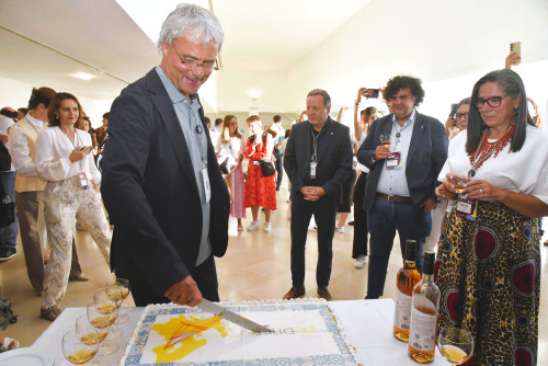 EUDRES President Hannes Raffaseder cutting into a EUDRES cake at the EUDRES Autumn Summit at IPS, Portugal.